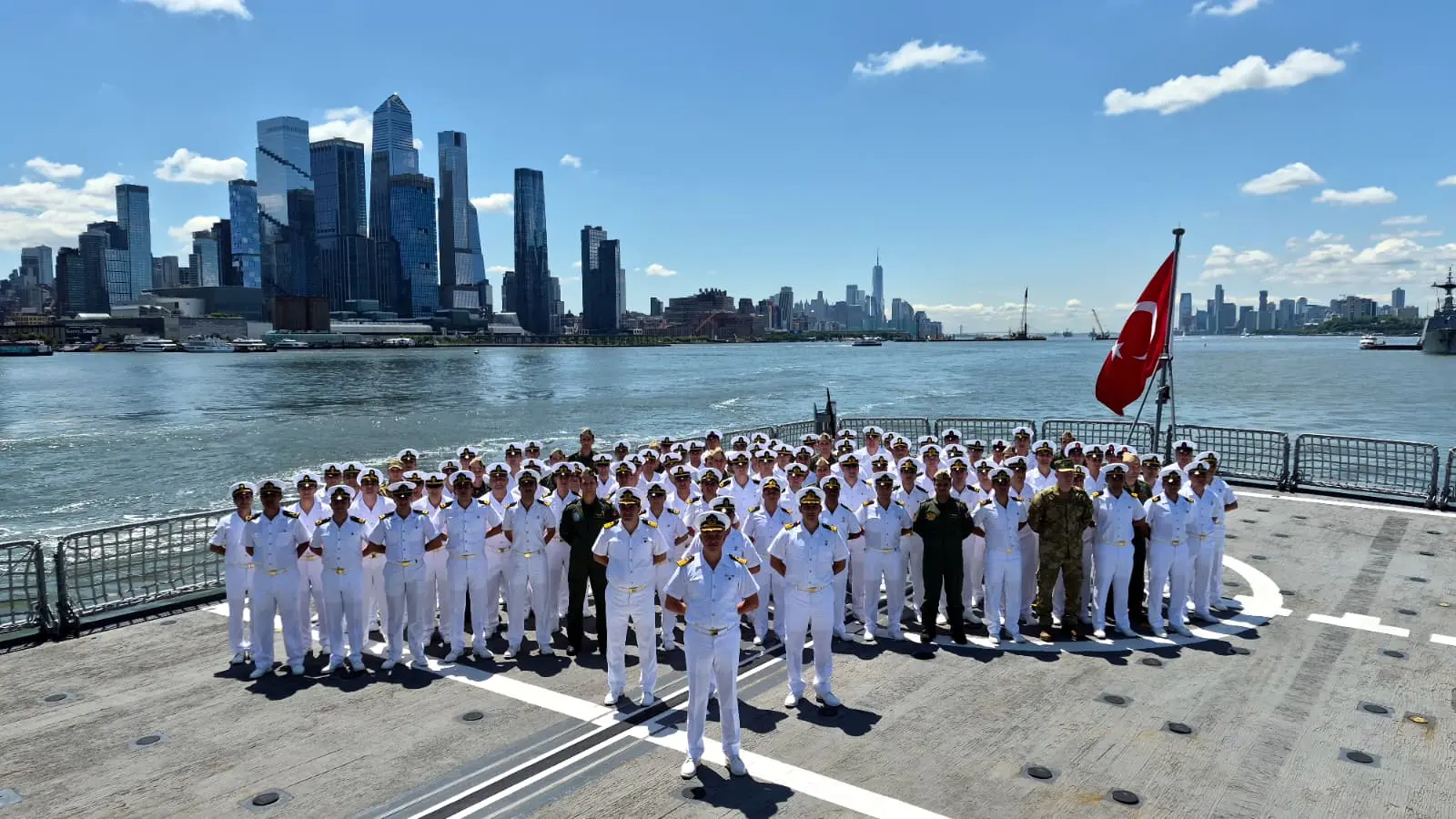 TCG Oruçreis New York'tan Dublin'e hareket etti