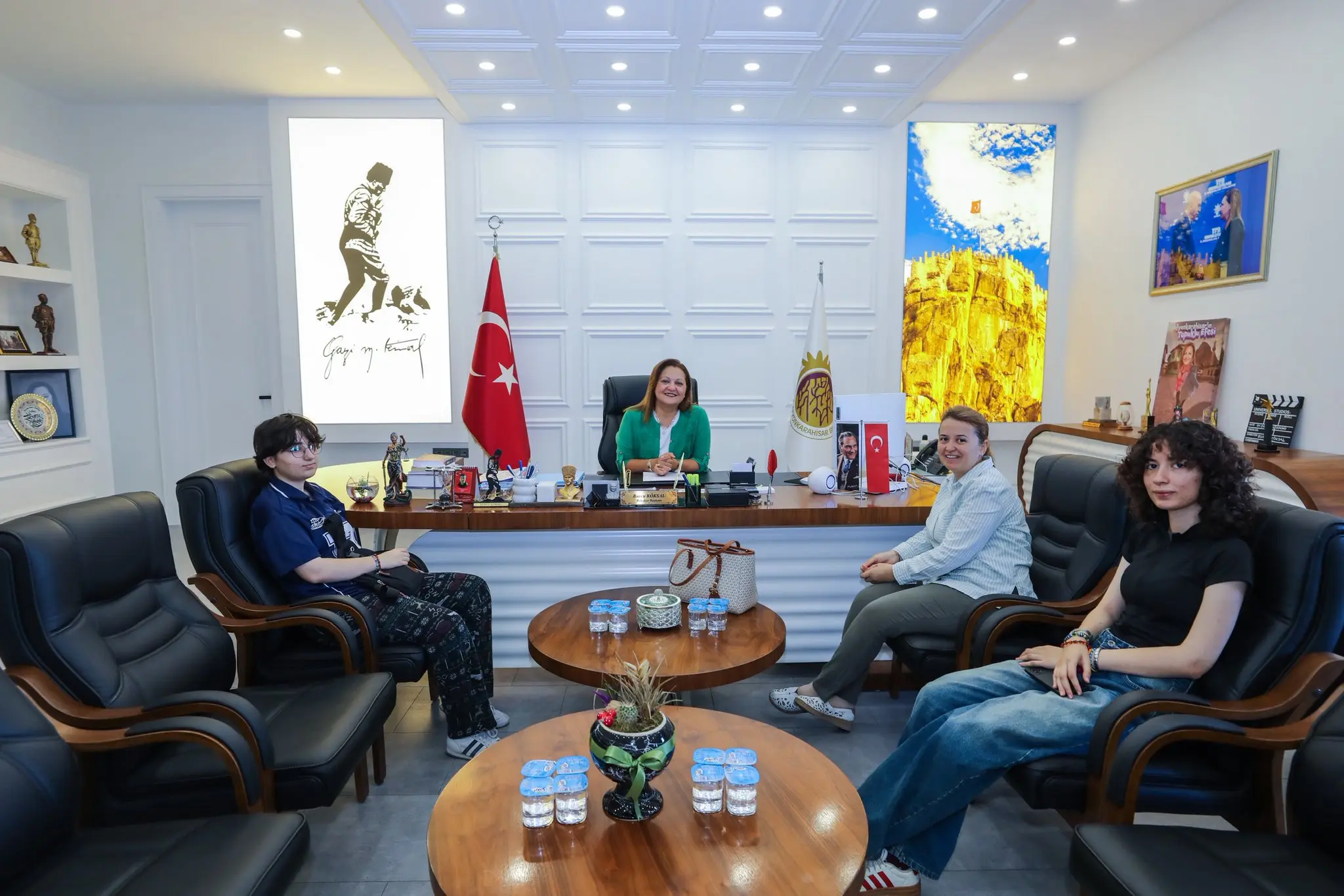 Selma Topçu ve gençler belediyede ağırlandı