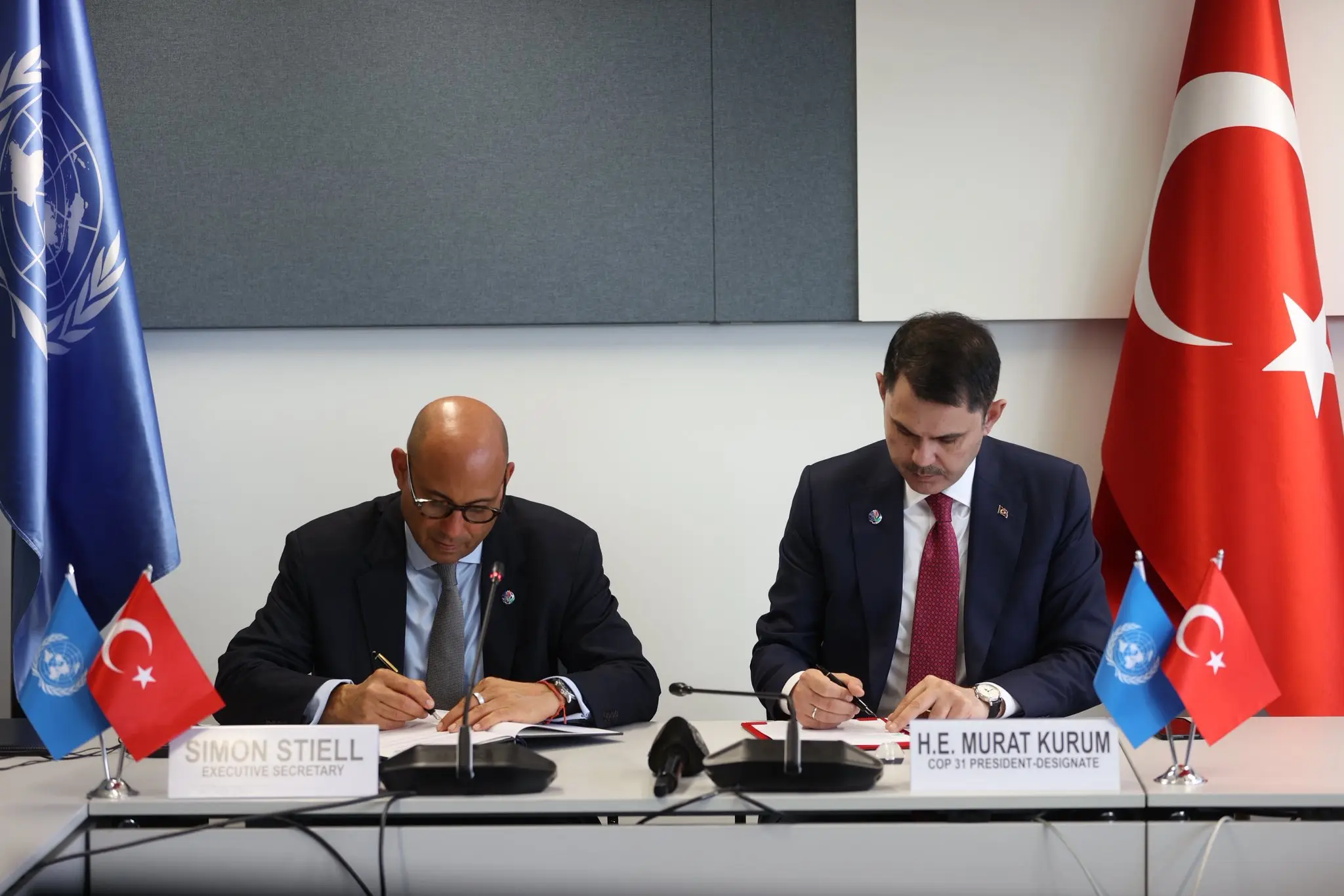 Bonn Konferansı'nda Ev Sahibi Ülke Anlaşması İmzalandı