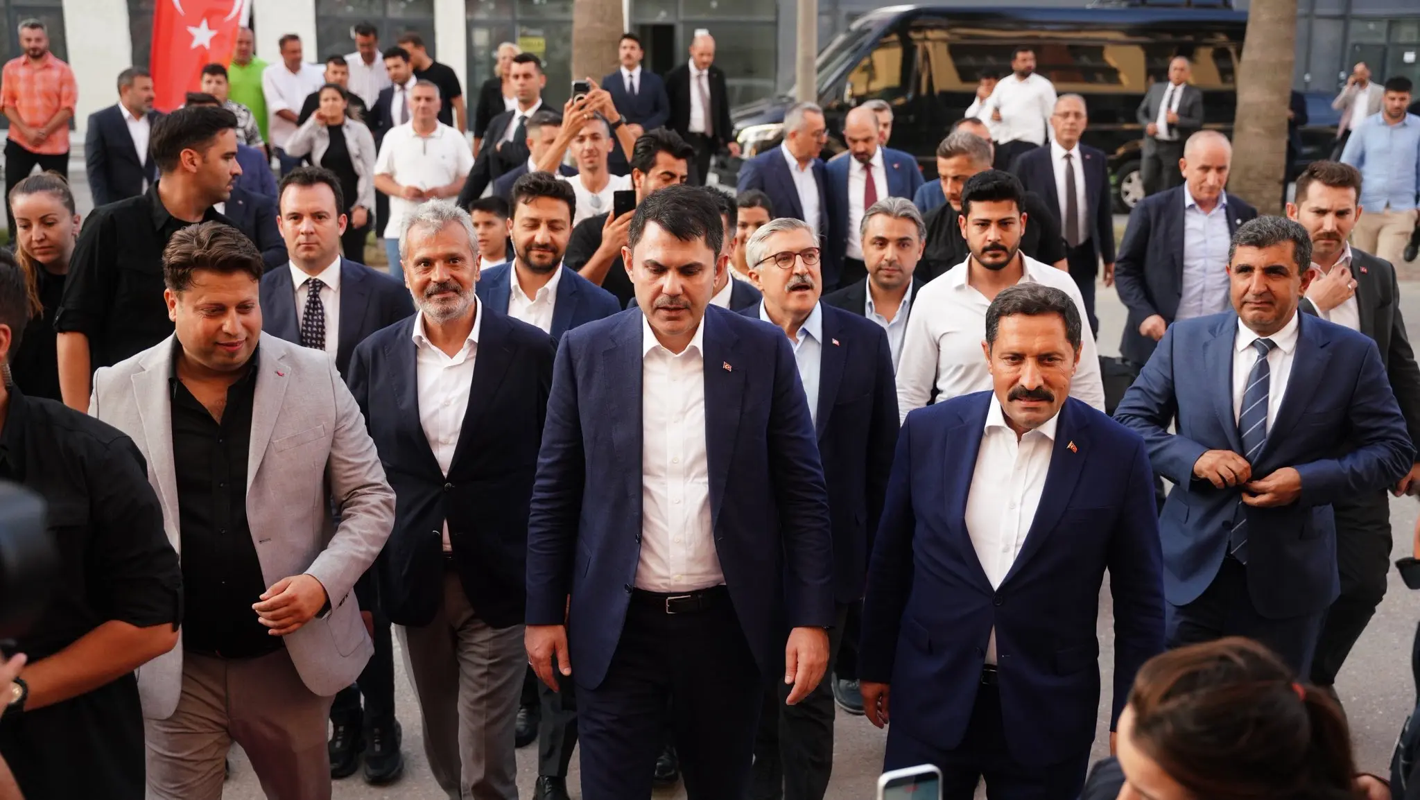 Hatay'da dükkanlar dualarla açılıyor