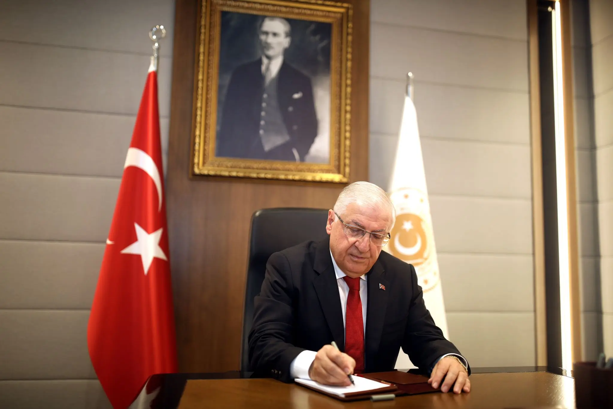 Milli Savunma Bakanı Güler'den Babalar Günü mesajı