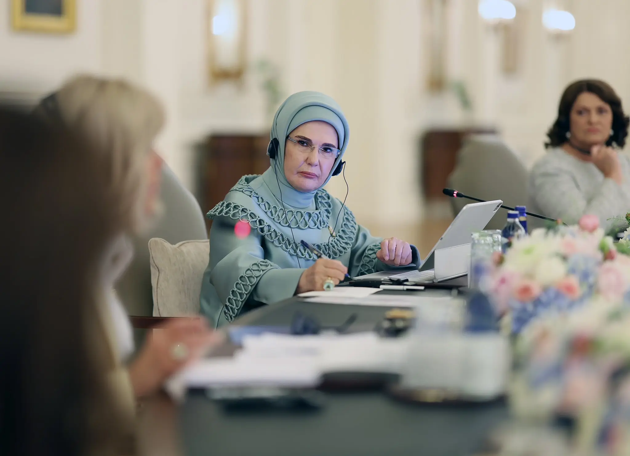 Emine Erdoğan, NATO zirvesinde lider eşleriyle buluştu