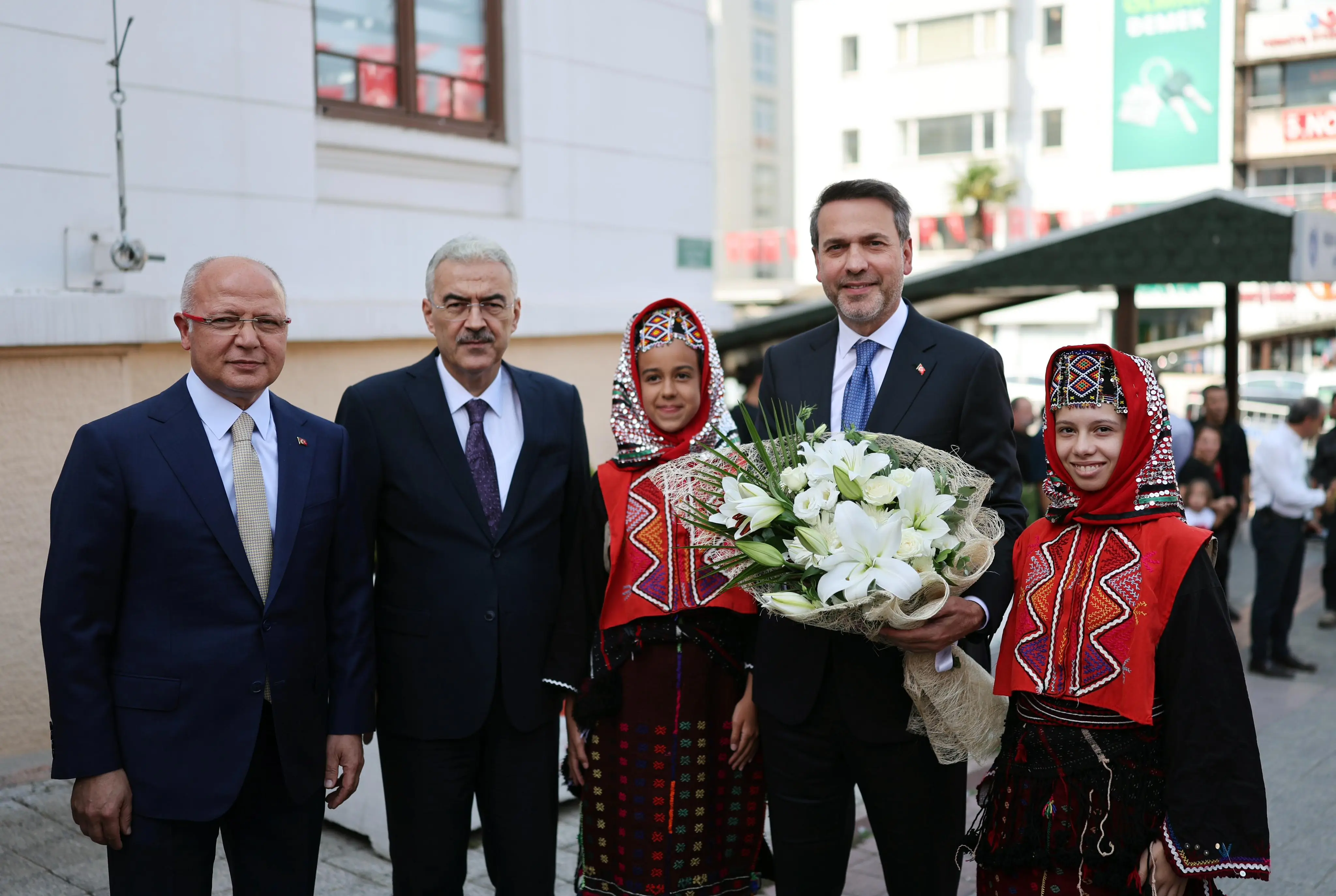 Bakan Bayraktar Bursa'da temaslarda bulundu