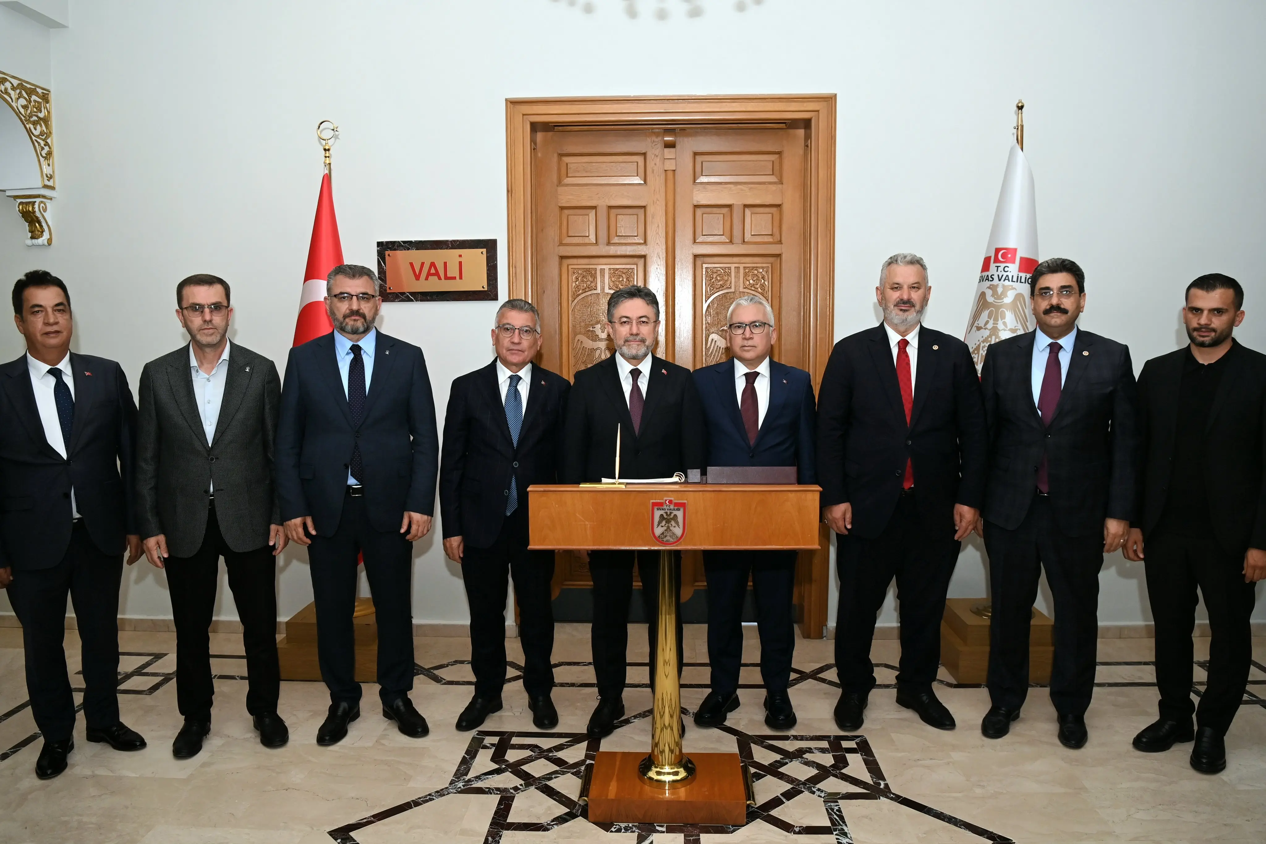 Bakan Yumaklı, Sivas'ta Vali Şimşek ile görüştü