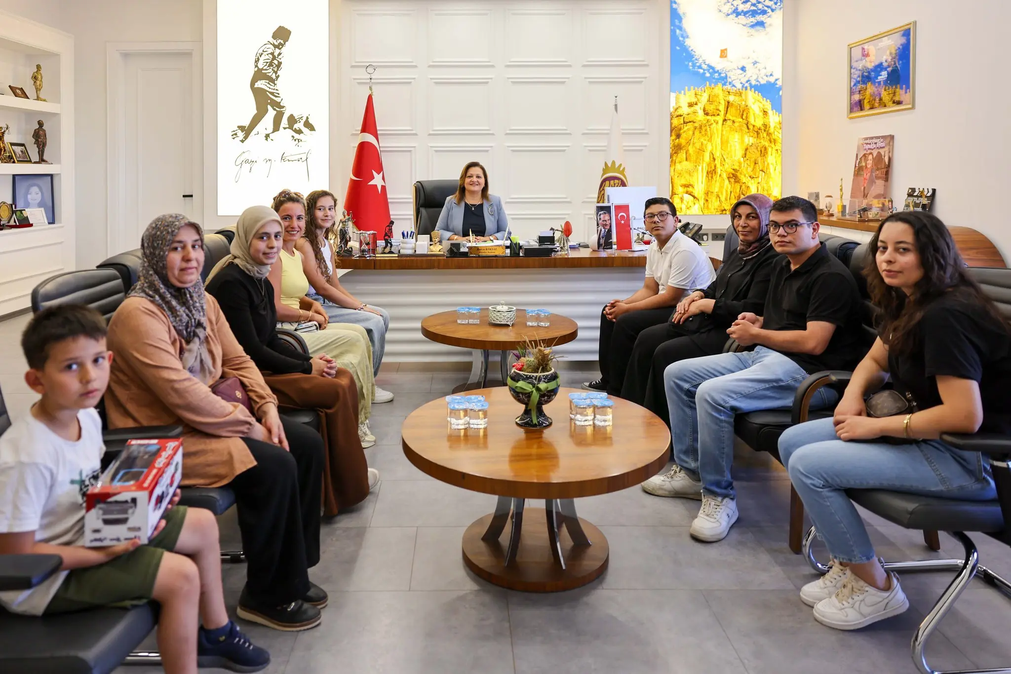 LGS'de başarı gösteren öğrenciler belediyede ağırlandı