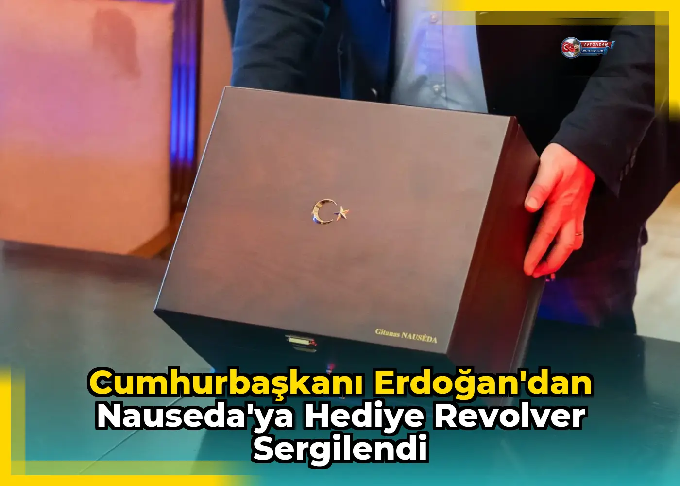Cumhurbaşkanı Erdoğan'dan Nauseda'ya hediye revolver sergilendi